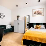 Appartement Piotrapartments - - Walk Everywhere In *