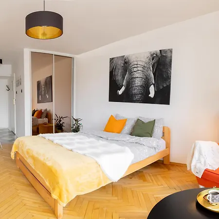 Piotrapartments - Big Life In *