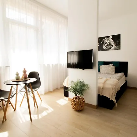 Piotrapartments - Big Life In Appartement *