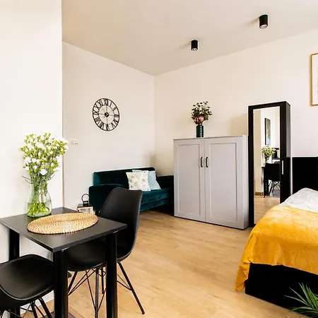 Piotrapartments - Central Warsaw - Walk Everywhere In Central Warsaw Apartment
